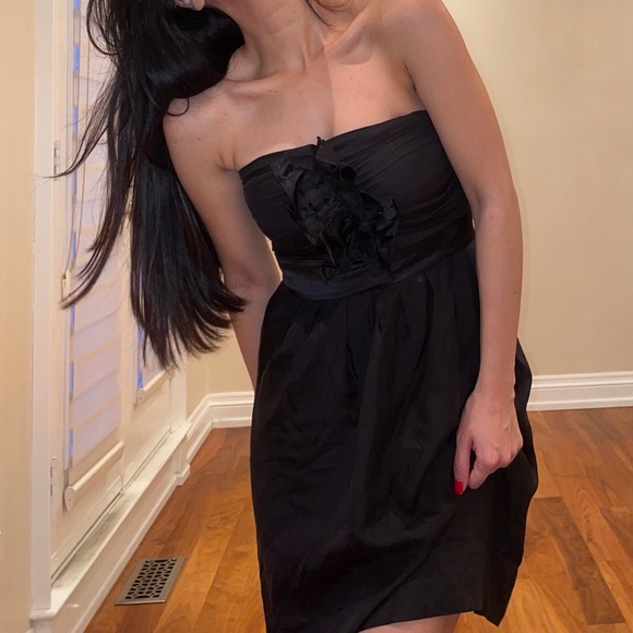 Luxurious strapless dress with ruffle detail black - Picture 1 of 4